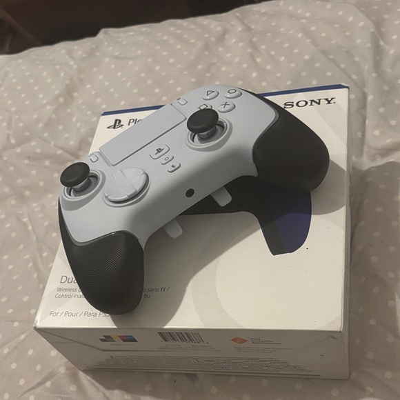 Razer Wolverine v2 pro wireless controller + brand new Cobalt blue DualSense